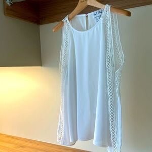 Elegant White Sleeveless Blouse with Lace Trim - Size [12]